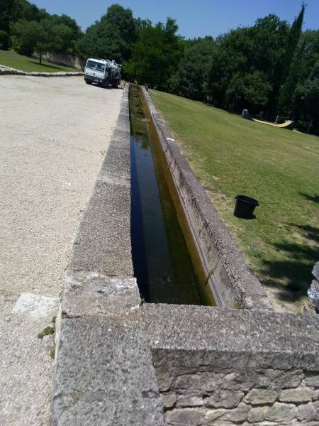 Vidange d'un bassin aquatique à la Roque d'Anthéron