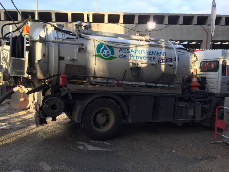 Camion hydrocureur pour vidange fosse septique