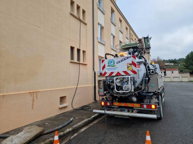 Débouchage WC dans un immeuble en copropriété à Peyrolles